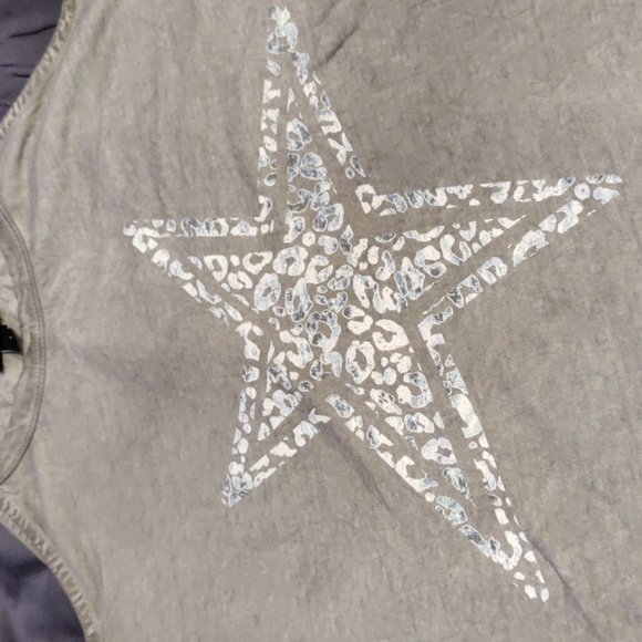 Torrid cold should Tshirt. Size 1 - Picture 2 of 6